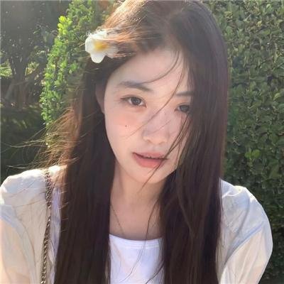 抽象画中的越南少女
